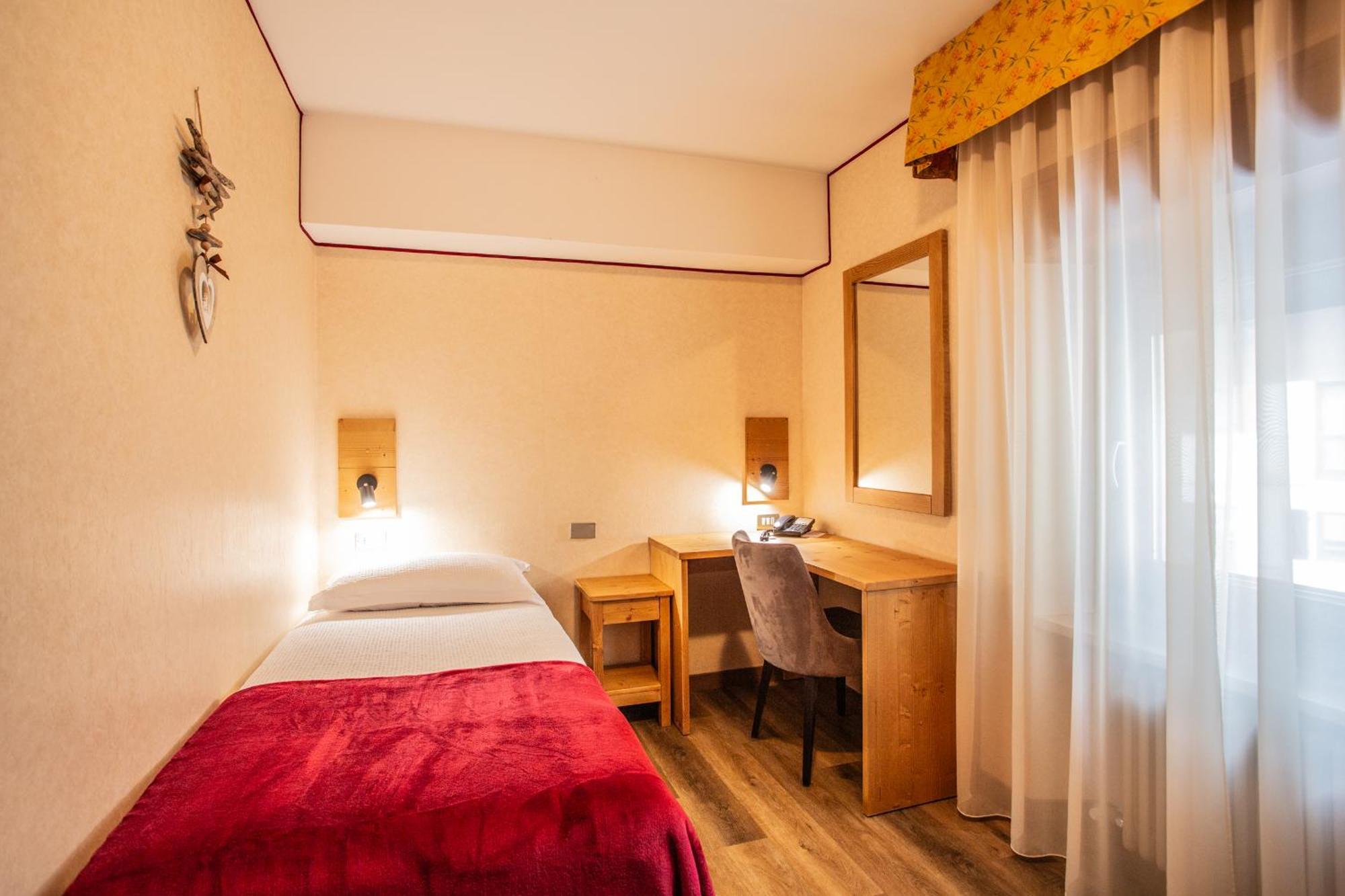Hotel Bijou วัลตูร์นอนช์ ภายนอก รูปภาพ
