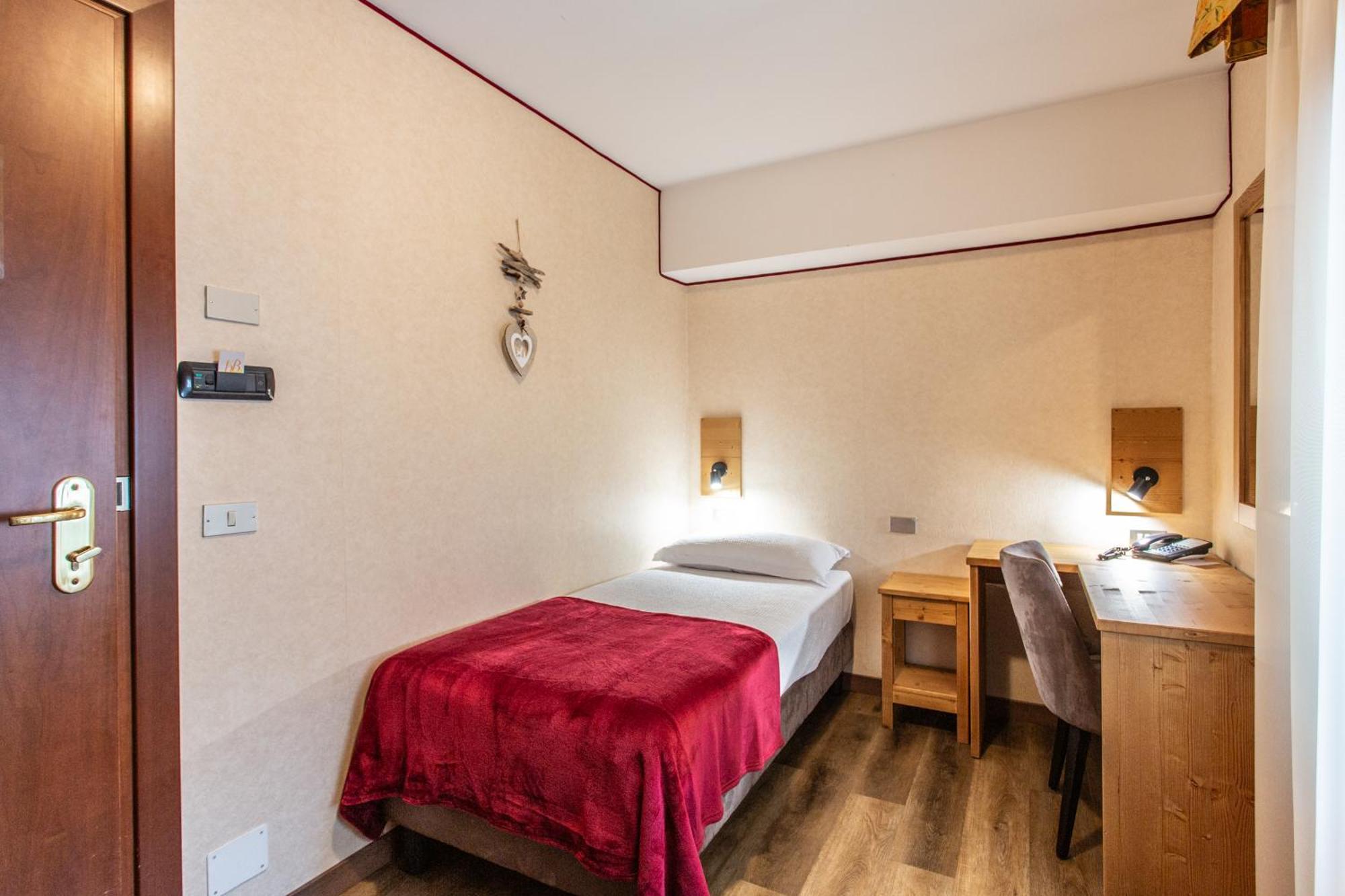 Hotel Bijou วัลตูร์นอนช์ ภายนอก รูปภาพ