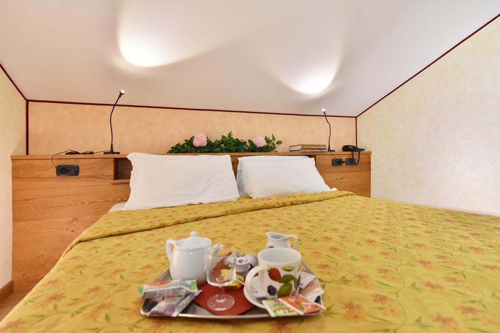 Hotel Bijou วัลตูร์นอนช์ ภายนอก รูปภาพ